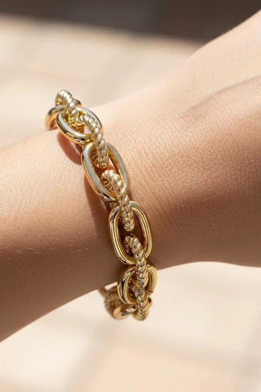 Bold and Effortless Chain Bracelet-Cute-Trendy-Shop-Womens-Boutique-Clothing-Store