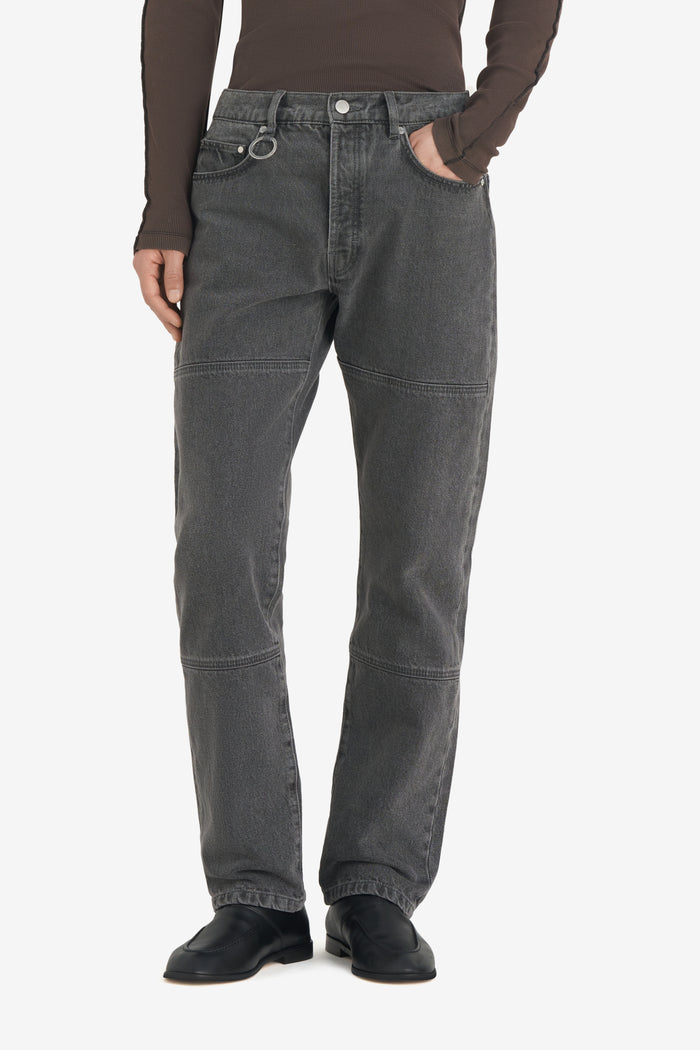CORNER 42 / GRAY