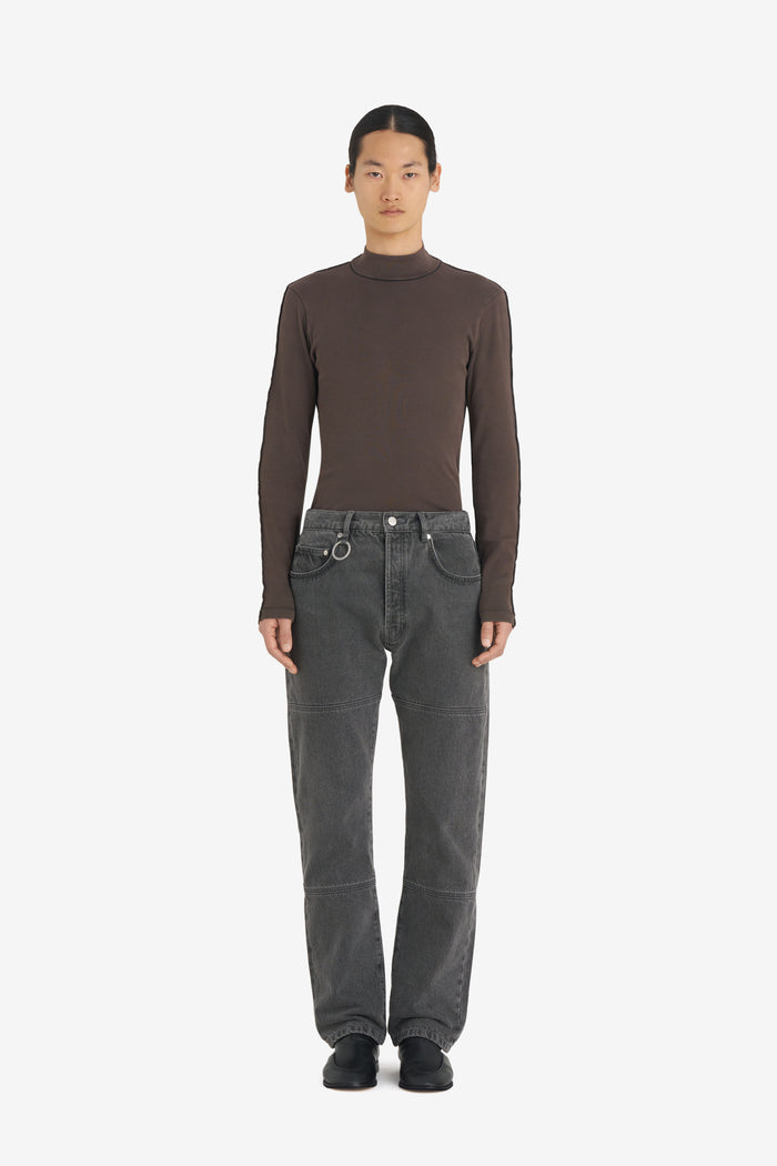 CORNER 42 / GRAY