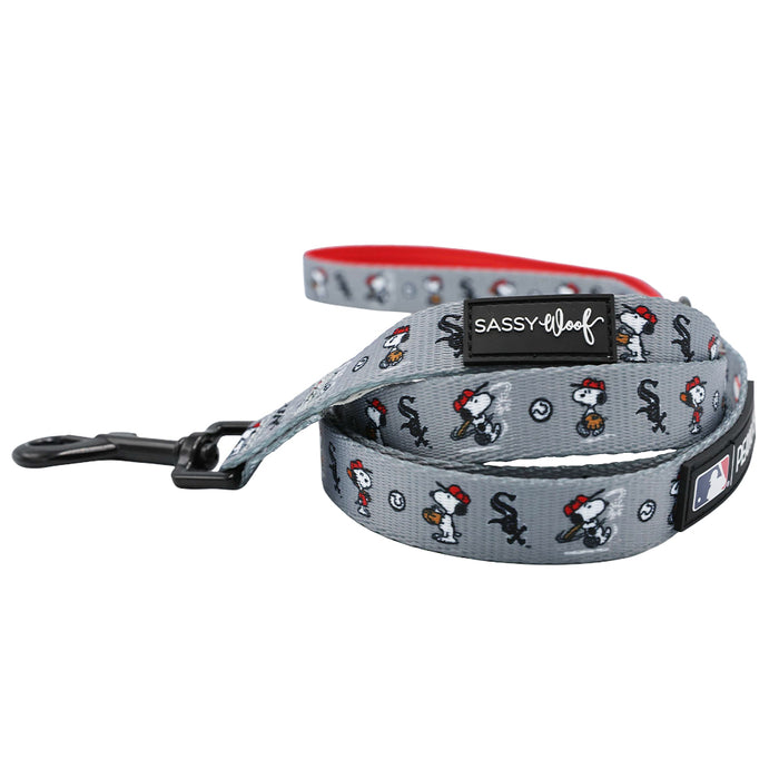 The Sassy Woof Dog Two Piece Bundle – MLB™ x Peanuts™ Chicago White Sox™ features a gray leash with Snoopy and team logos, a black metal clasp, and the Sassy Woof label.