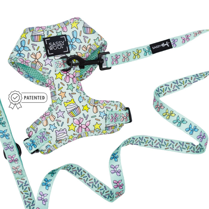 The Sassy Woof Dog Two Piece Bundle - Pup Pup Hooray is a vibrant, adjustable harness and leash set with spring-themed designs—flowers, cupcakes, stars, and butterflies—ideal for your puppy’s growth. Includes Sassy Woof label and patented symbol.