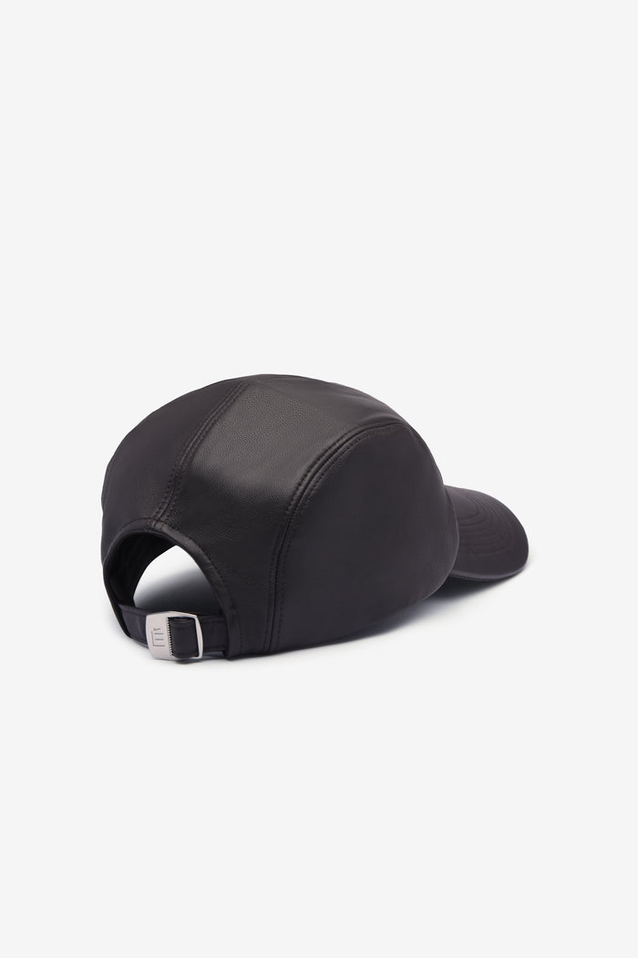 É Leather Cap