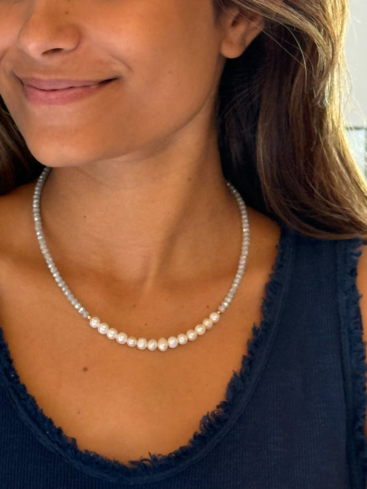 Hosanna necklace in white