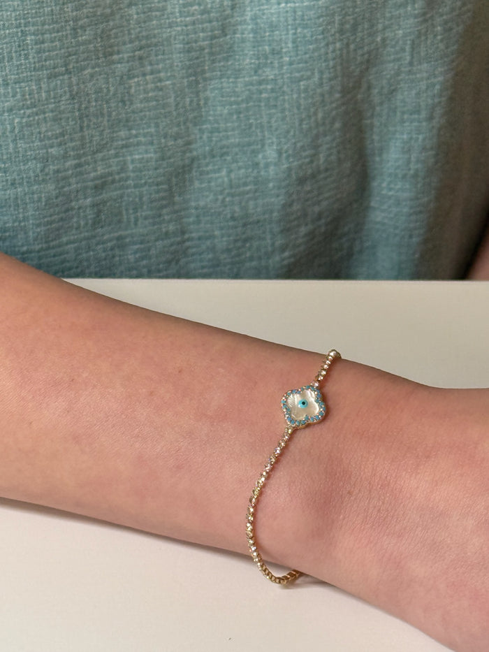 Gold Sparkly bracelet with clove in the center