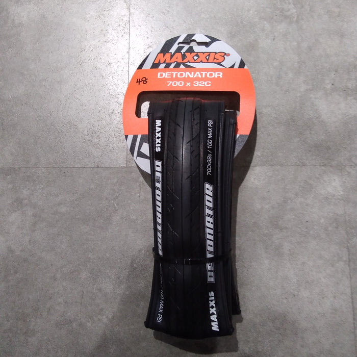 Maxxis Detonator Tire