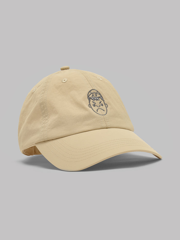 Beige cap with a logo on a gray background