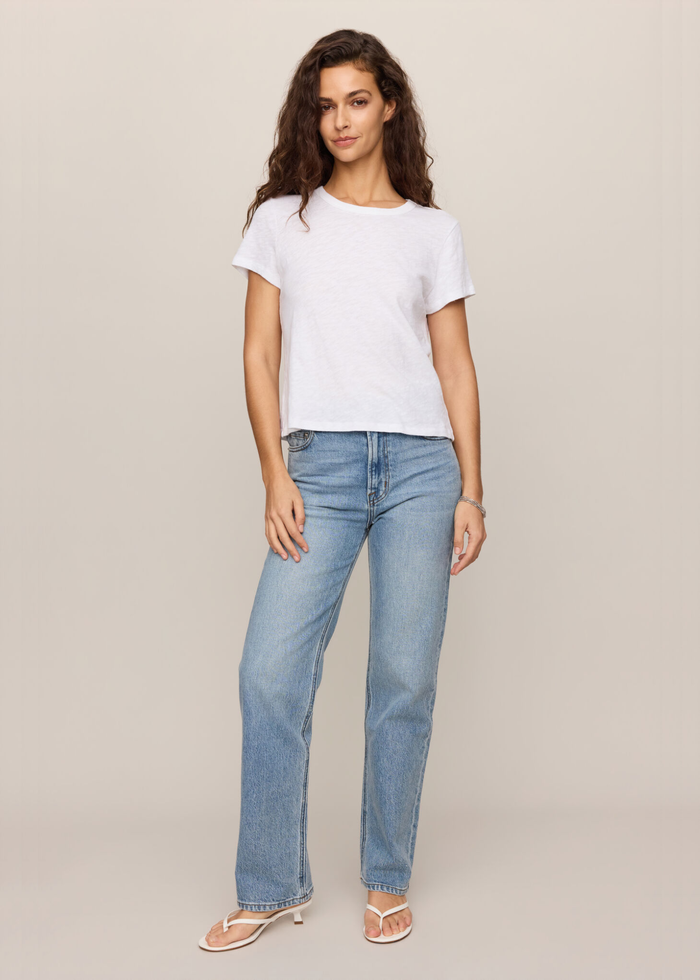 Woman wearing a white t-shirt with jeans